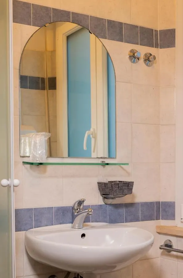 Hotel Arlecchino ריצ'יונה