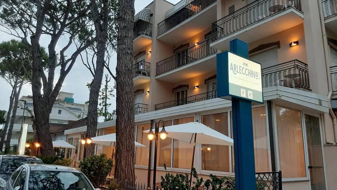 Hotel Arlecchino ריצ'יונה