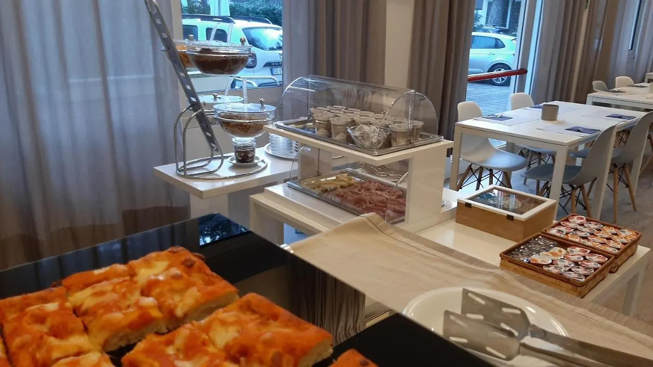Hotel Arlecchino ריצ'יונה