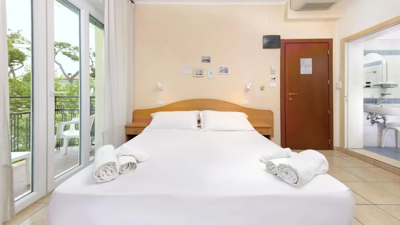 Hotel Arlecchino ריצ'יונה