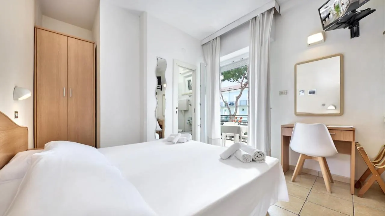 Hotel Arlecchino ריצ'יונה