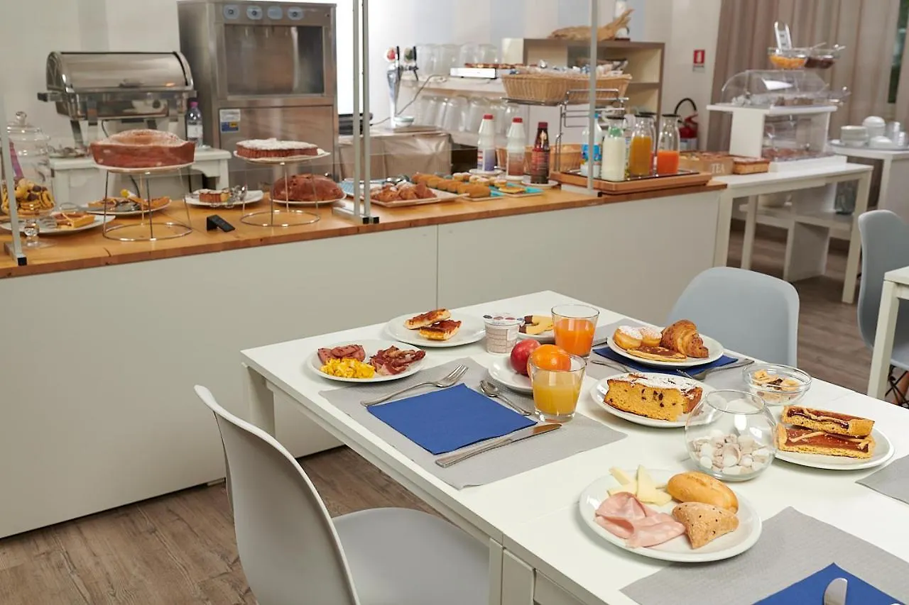Hotel Arlecchino ריצ'יונה 3*,