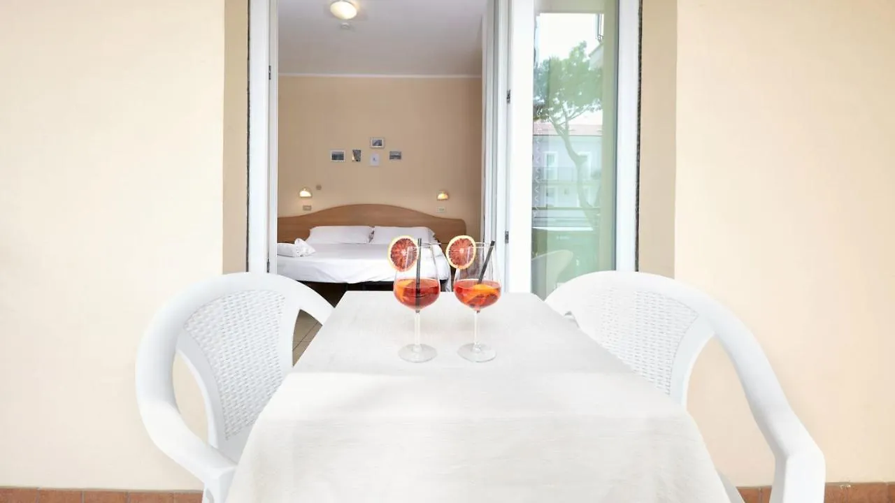 Hotel Arlecchino ריצ'יונה